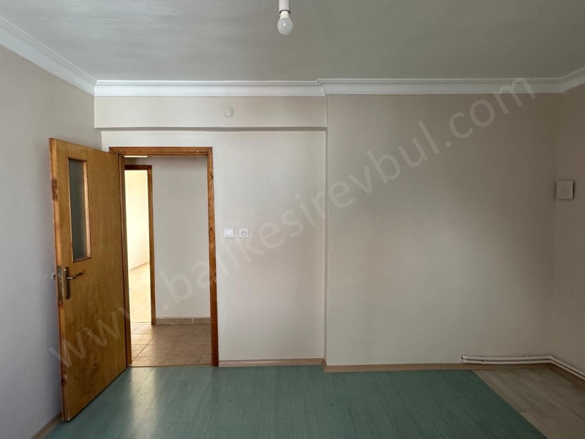 BALIKESİR KİRALIK DAİRE SAFİR DEN ÇARŞI MERKEZE YÜRÜME MESAFESİNDE 2+1 90 M2 ASANSÖRLÜ ARAKAT DAİRE