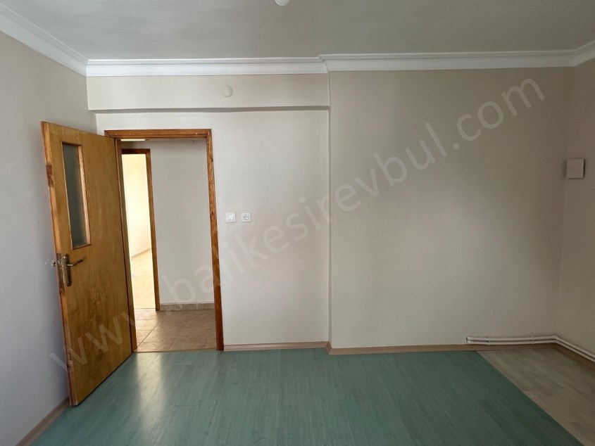 BALIKESİR KİRALIK DAİRE SAFİR DEN ÇARŞI MERKEZE YÜRÜME MESAFESİNDE 2+1 90 M2 ASANSÖRLÜ ARAKAT DAİRE