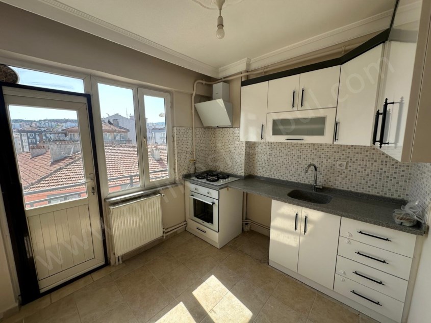 BALIKESİR KİRALIK DAİRE SAFİR DEN ÇARŞI MERKEZE YÜRÜME MESAFESİNDE 2+1 90 M2 ASANSÖRLÜ ARAKAT DAİRE