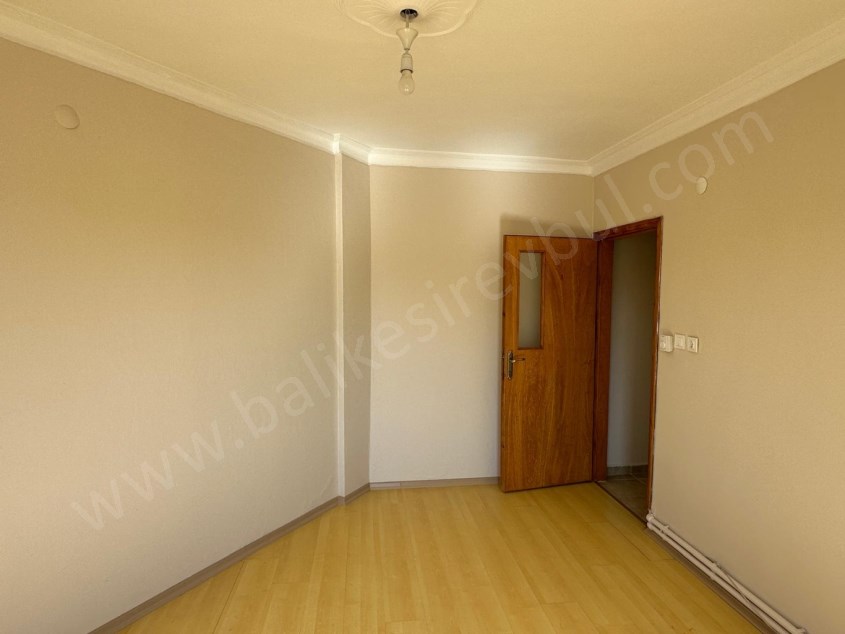 BALIKESİR KİRALIK DAİRE SAFİR DEN ÇARŞI MERKEZE YÜRÜME MESAFESİNDE 2+1 90 M2 ASANSÖRLÜ ARAKAT DAİRE