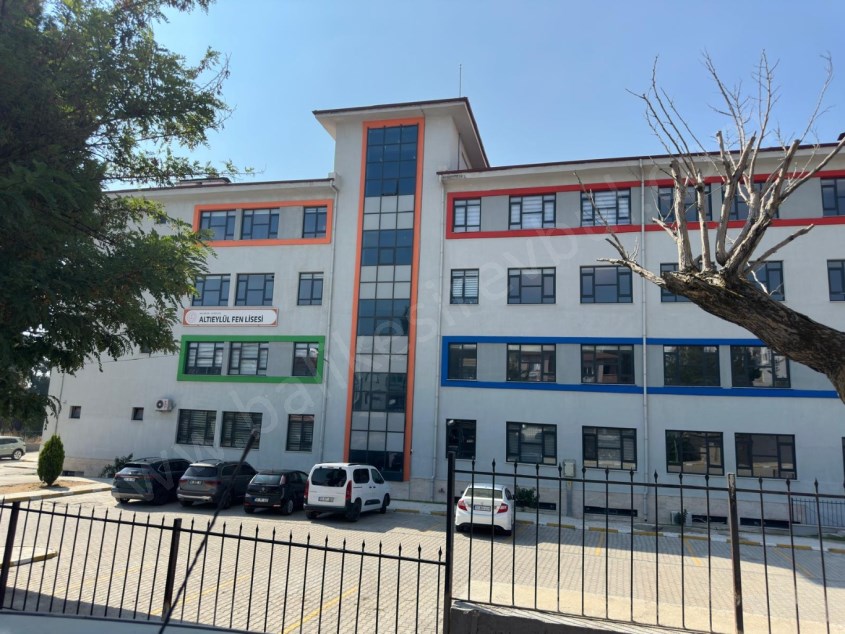 BALIKESİR KİRALIK DÜKKAN SAFİR DEN ESKİ SSK HASTANESİ ALTIEYLÜL FEN LİSESİ KARŞISI 100M2 CADDE ÜZERİ