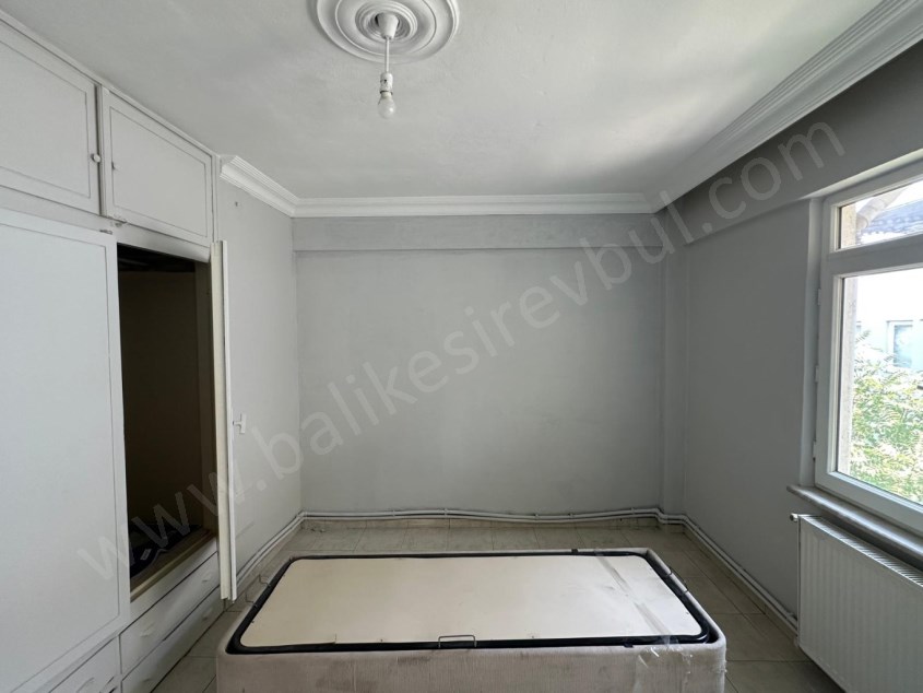BALIKESİR KİRALIK DAİRE SAFİR DEN BAHÇELİEVLER BAŞLANGICI KAPALI SPOR SALONU YANI 2+1 100 M2 SON KAT
