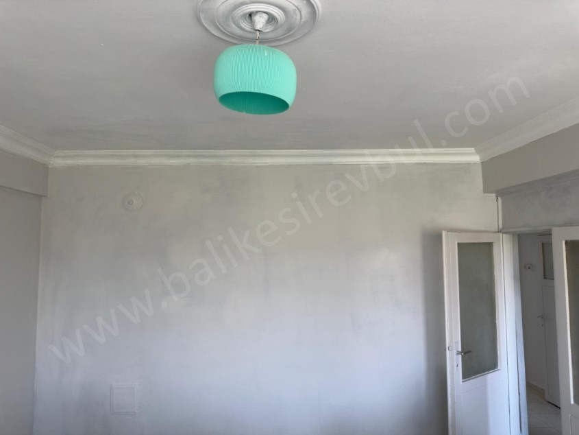 BALIKESİR KİRALIK DAİRE SAFİR DEN BAHÇELİEVLER BAŞLANGICI KAPALI SPOR SALONU YANI 2+1 100 M2 SON KAT
