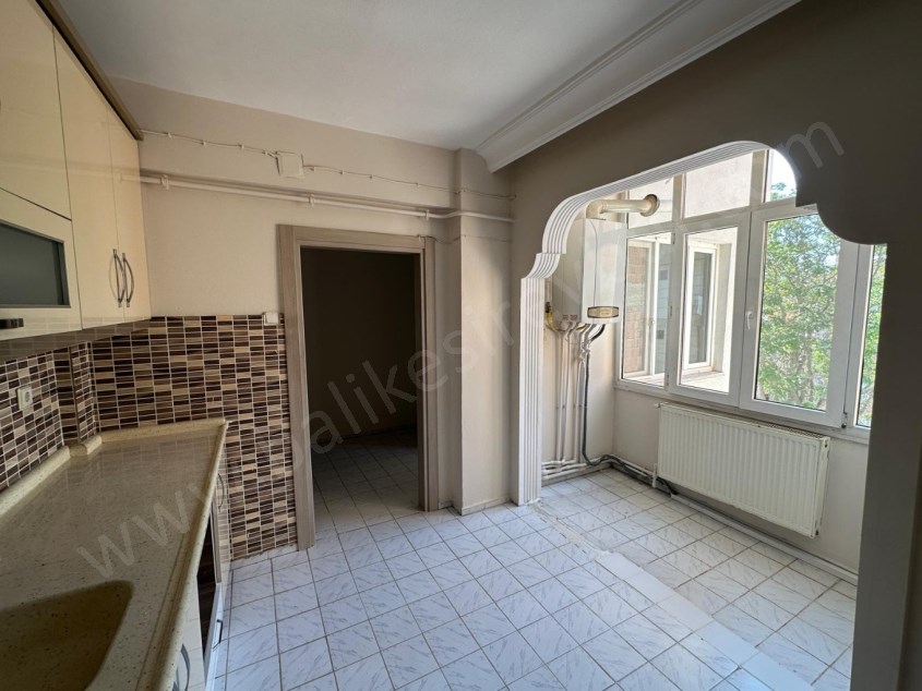 BALIKESİR SATILIK DAİRE SAFİR DEN ÇARŞI MERKEZE YÜRÜME MESAFESİNDE 3+1 105 M2 MASRAFSIZ ARAKAT