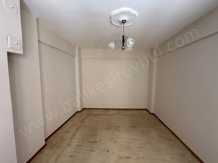 BALIKESİR SATILIK DAİRE SAFİR DEN ÇARŞI MERKEZE YÜRÜME MESAFESİNDE 3+1 105 M2 MASRAFSIZ ARAKAT