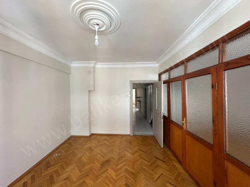 BALIKESİR SATILIK DAİRE SAFİR DEN ÇARŞI MERKEZE YÜRÜME MESAFESİNDE 3+1 105 M2 MASRAFSIZ ARAKAT