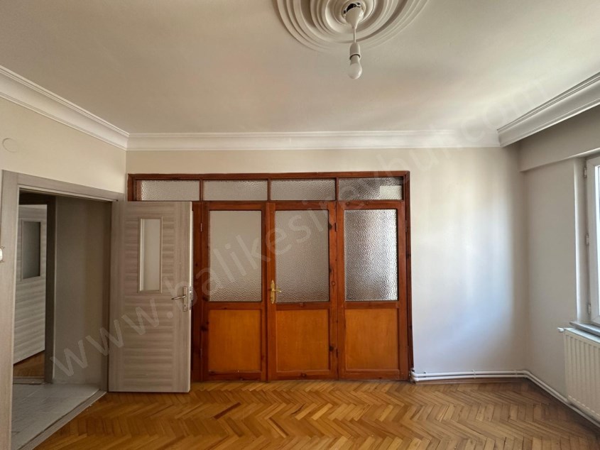 BALIKESİR SATILIK DAİRE SAFİR DEN ÇARŞI MERKEZE YÜRÜME MESAFESİNDE 3+1 105 M2 MASRAFSIZ ARAKAT