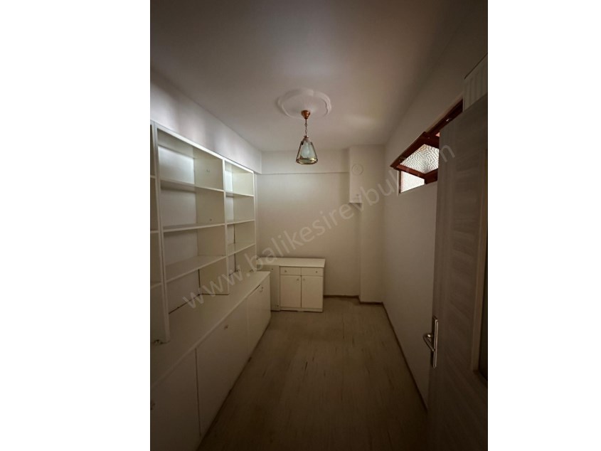 BALIKESİR SATILIK DAİRE SAFİR DEN ÇARŞI MERKEZE YÜRÜME MESAFESİNDE 3+1 105 M2 MASRAFSIZ ARAKAT