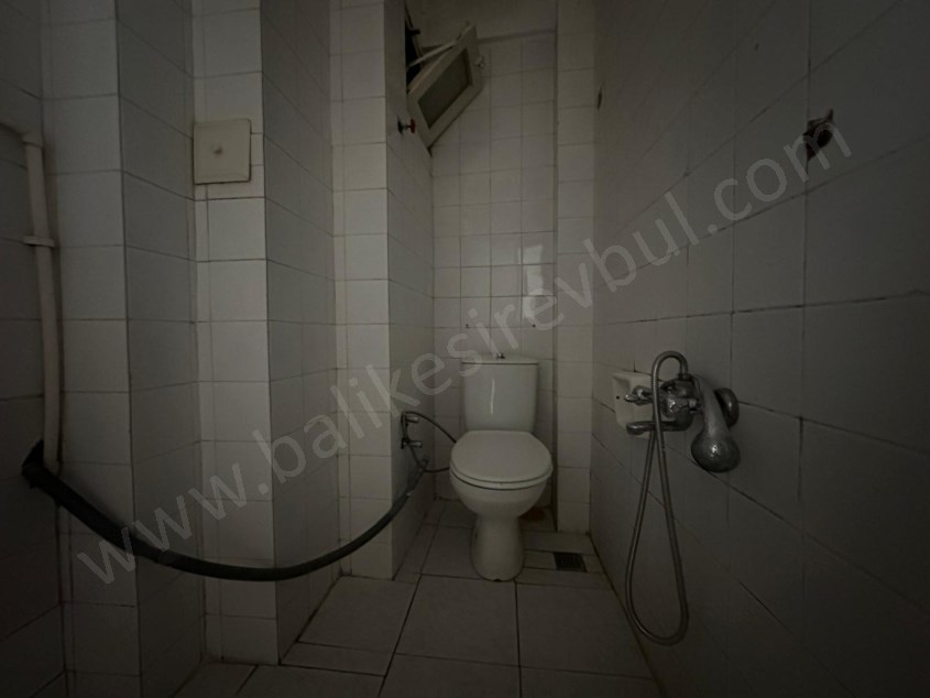 BALIKESİR SATILIK DAİRE SAFİR DEN ÇARŞI MERKEZDE MEVKİİ YERDE 3+1 105 M2 ASANSÖRLÜ ARAKAT DAİRE