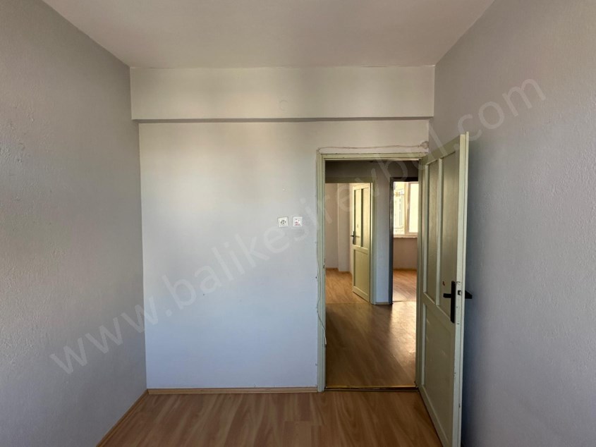 BALIKESİR SATILIK DAİRE SAFİR DEN ÇARŞI MERKEZDE MEVKİİ YERDE 3+1 105 M2 ASANSÖRLÜ ARAKAT DAİRE