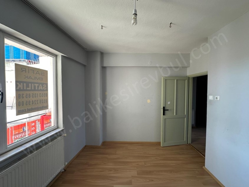BALIKESİR SATILIK DAİRE SAFİR DEN ÇARŞI MERKEZDE MEVKİİ YERDE 3+1 105 M2 ASANSÖRLÜ ARAKAT DAİRE