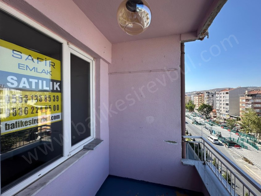 BALIKESİR SATILIK DAİRE SAFİR DEN ÇARŞI MERKEZDE MEVKİİ YERDE 3+1 105 M2 ASANSÖRLÜ ARAKAT DAİRE