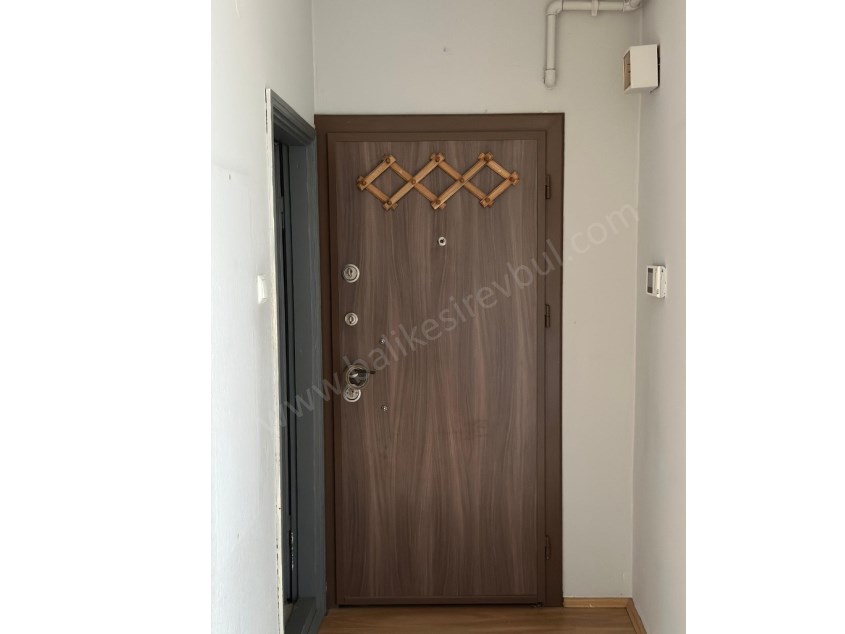 BALIKESİR SATILIK DAİRE SAFİR DEN ÇARŞI MERKEZDE MEVKİİ YERDE 3+1 105 M2 ASANSÖRLÜ ARAKAT DAİRE