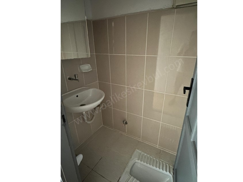 BALIKESİR SATILIK DAİRE SAFİR DEN ÇARŞI MERKEZDE MEVKİİ YERDE 3+1 105 M2 ASANSÖRLÜ ARAKAT DAİRE