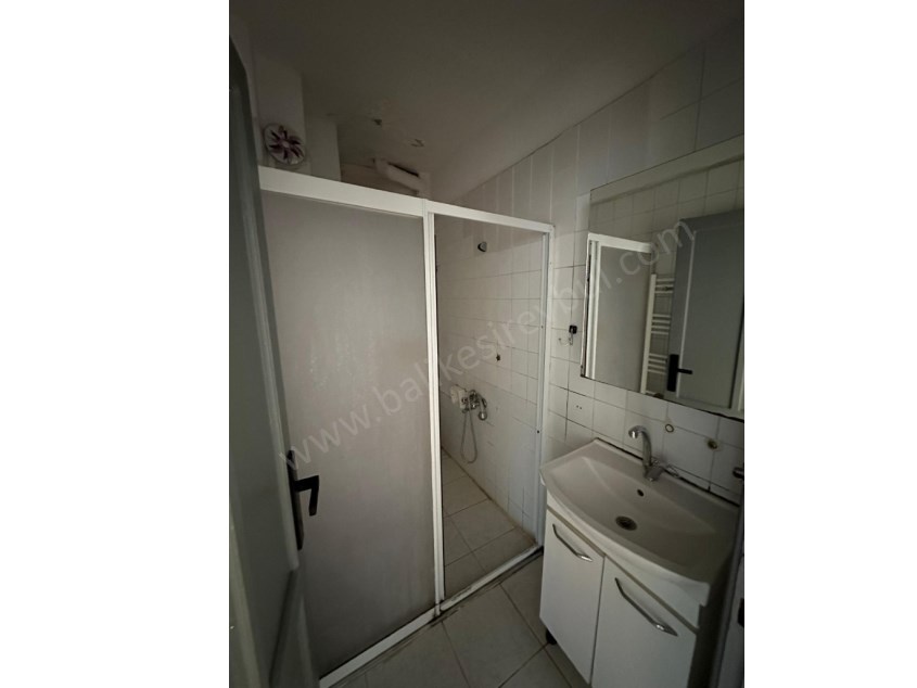 BALIKESİR SATILIK DAİRE SAFİR DEN ÇARŞI MERKEZDE MEVKİİ YERDE 3+1 105 M2 ASANSÖRLÜ ARAKAT DAİRE