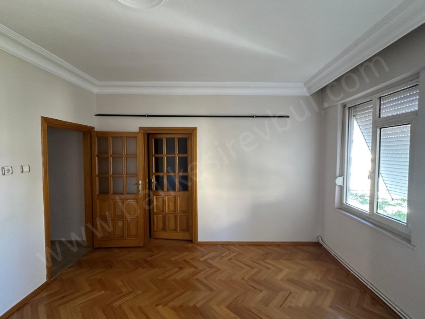 BALIKESİR SATILIK DAİRE SAFİR DEN ÇARŞI MERKEZE YÜRÜME MESAFESİNDE 3+1 115 M2 ASANSÖRLÜ ARAKAT DAİRE