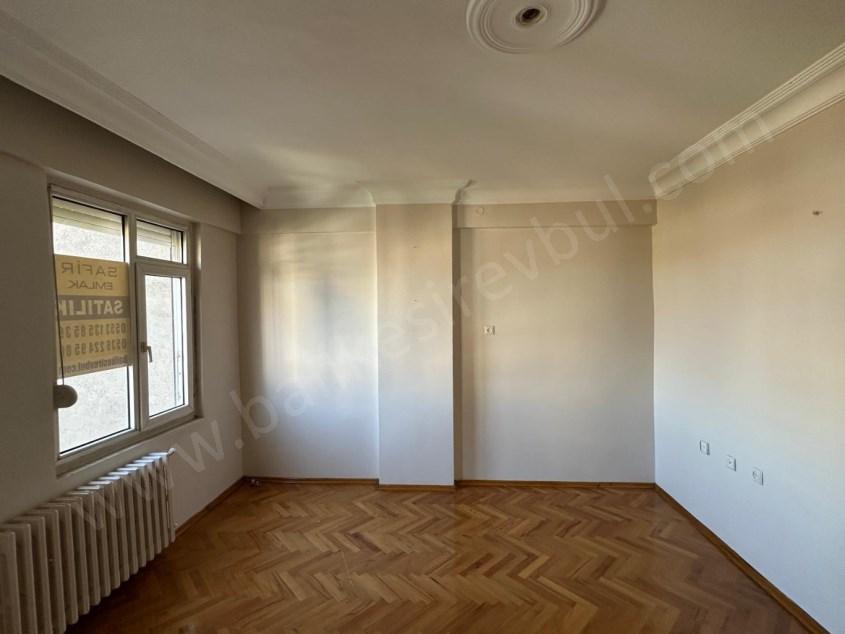 BALIKESİR SATILIK DAİRE SAFİR DEN ÇARŞI MERKEZE YÜRÜME MESAFESİNDE 3+1 115 M2 ASANSÖRLÜ ARAKAT DAİRE