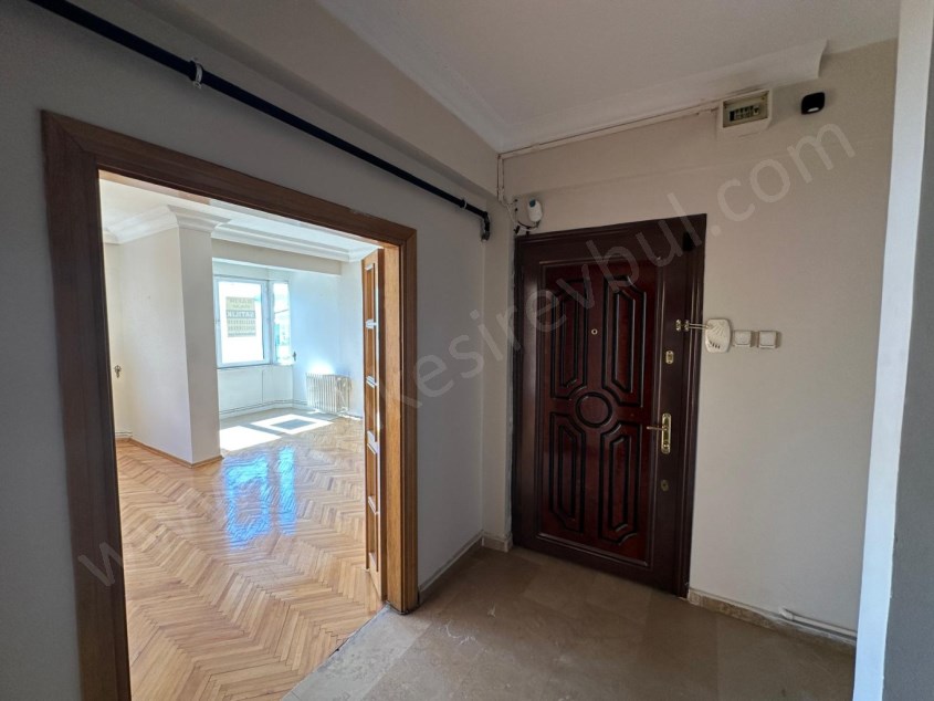 BALIKESİR SATILIK DAİRE SAFİR DEN ÇARŞI MERKEZE YÜRÜME MESAFESİNDE 3+1 115 M2 ASANSÖRLÜ ARAKAT DAİRE