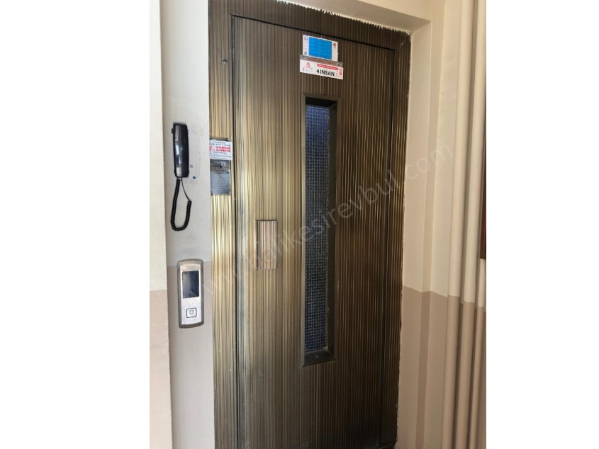 BALIKESİR SATILIK DAİRE SAFİR DEN ÇARŞI MERKEZE YÜRÜME MESAFESİNDE 3+1 115 M2 ASANSÖRLÜ ARAKAT DAİRE