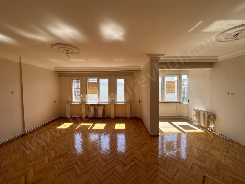 BALIKESİR SATILIK DAİRE SAFİR DEN ÇARŞI MERKEZE YÜRÜME MESAFESİNDE 3+1 115 M2 ASANSÖRLÜ ARAKAT DAİRE