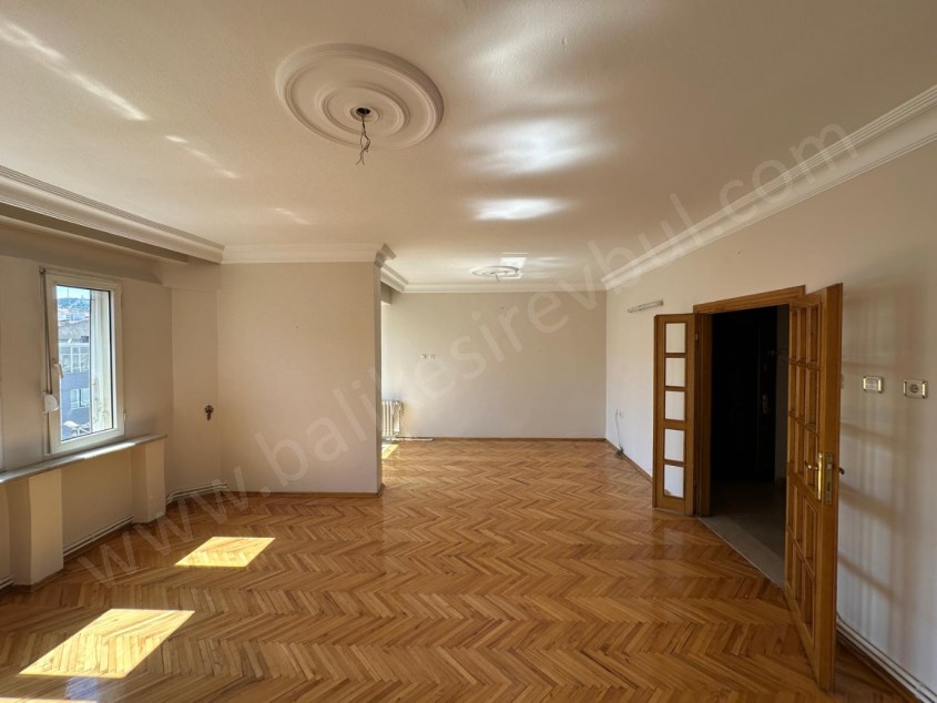 BALIKESİR SATILIK DAİRE SAFİR DEN ÇARŞI MERKEZE YÜRÜME MESAFESİNDE 3+1 115 M2 ASANSÖRLÜ ARAKAT DAİRE