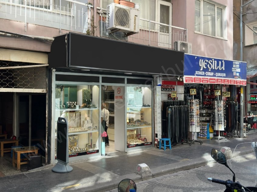 BALIKESİR SATILIK DÜKKAN SAFİR DEN ÇARŞI MERKEZDE YEŞİLLİ CADDESİ ÜZERİ 15 M2 DEPOLU DÜKKAN