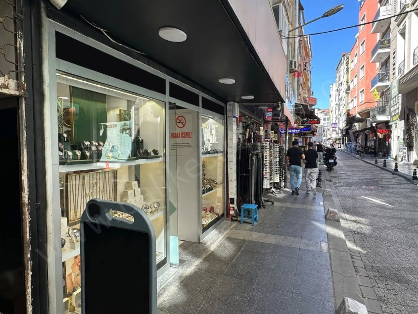 BALIKESİR SATILIK DÜKKAN SAFİR DEN ÇARŞI MERKEZDE YEŞİLLİ CADDESİ ÜZERİ 15 M2 DEPOLU DÜKKAN