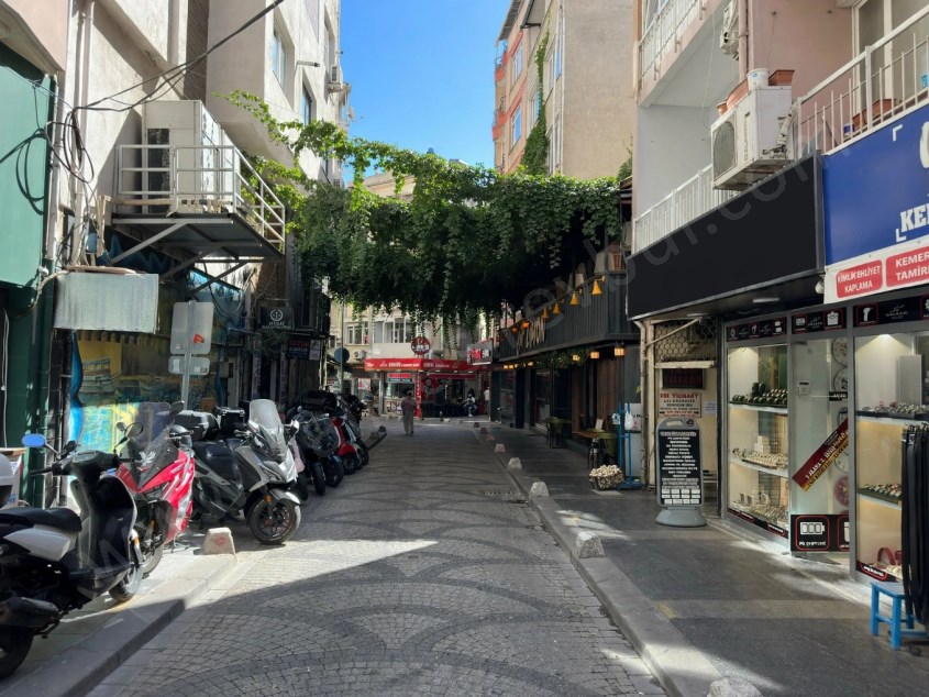 BALIKESİR SATILIK DÜKKAN SAFİR DEN ÇARŞI MERKEZDE YEŞİLLİ CADDESİ ÜZERİ 15 M2 DEPOLU DÜKKAN