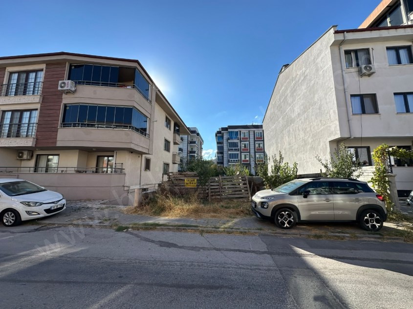 BALIKESİR SATILIK ARSA SAFİR DEN PLEVNE YENİ İZMİR YOLU İLE BİROL KOÇ CAD.ARASI 293 M2 3 KAT İMARLI 