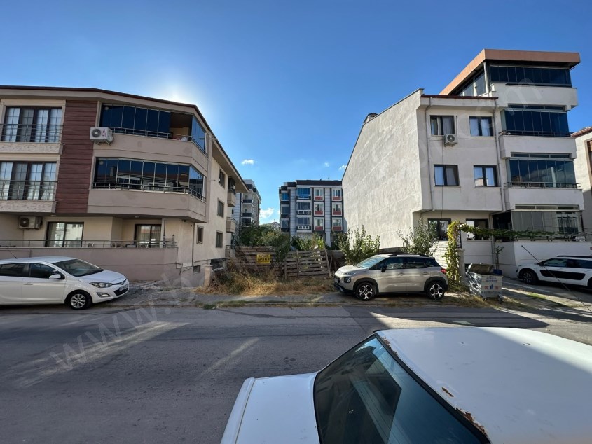 BALIKESİR SATILIK ARSA SAFİR DEN PLEVNE YENİ İZMİR YOLU İLE BİROL KOÇ CAD.ARASI 293 M2 3 KAT İMARLI 