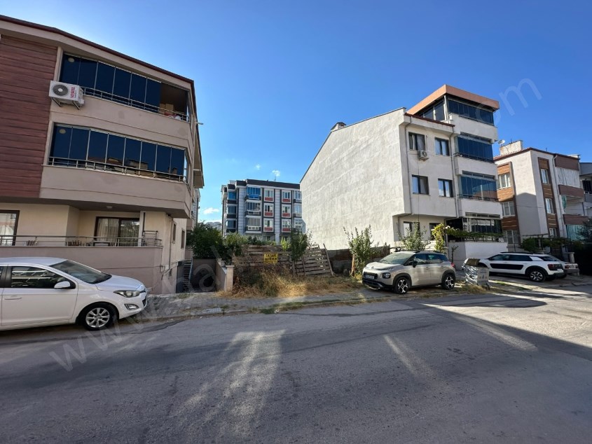 BALIKESİR SATILIK ARSA SAFİR DEN PLEVNE YENİ İZMİR YOLU İLE BİROL KOÇ CAD.ARASI 293 M2 3 KAT İMARLI 