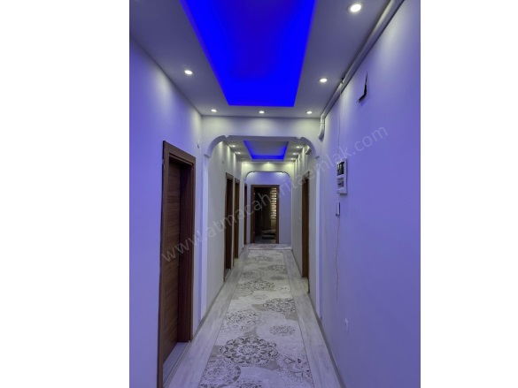 Fırat Mahallesi. Ağrı Kiralık Daire |  3+1 Oda | 180M2 Aylık 32.000Tl Eşyalı  | 3. Kat | Kombi | 2 Banyo | 3 Yatak Odası Resim-2