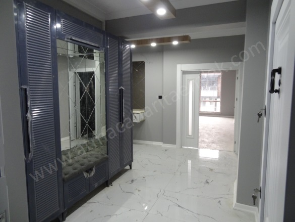 Abide Mahallesi. Ağrı Satılık Daire |  4+1 Oda |4.450.000Tl | 4. Kat | Kombi | 2 Banyo | 4 Yatak Odası Resim-1