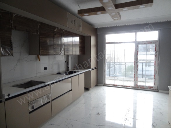 Abide Mahallesi. Ağrı Satılık Daire |  4+1 Oda |4.450.000Tl | 4. Kat | Kombi | 2 Banyo | 4 Yatak Odası Resim-4