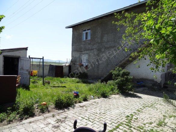 Suçatağı Köyü Ağrı Satılık Müstakil Ev |  6+2 Oda | 300M2 6.650.000Tl | Müstakil | Kombi | 2 Banyo | 6 Yatak Odası Resim-1