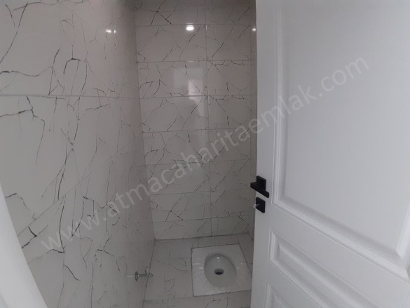 Abide Mahallesi. Ağrı Satılık Daire |  3+1 Oda | 153M2 3.250.000Tl  Krediye Uygun  | 3. Kat | Yerden Isıtma | 2 Banyo | 3 Yatak Odası Resim-3