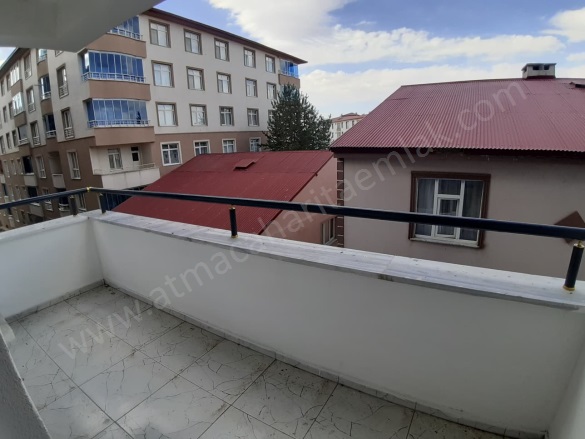 Abide Mahallesi. Ağrı Satılık Daire |  3+1 Oda | 153M2 3.250.000Tl  Krediye Uygun  | 4. Kat | Yerden Isıtma | 2 Banyo | 3 Yatak Odası Resim-3