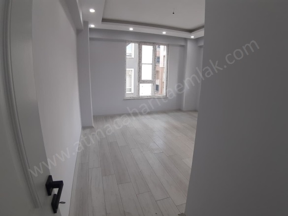 Abide Mahallesi. Ağrı Satılık Daire |  3+1 Oda | 153M2 3.250.000Tl  Krediye Uygun  | 4. Kat | Yerden Isıtma | 2 Banyo | 3 Yatak Odası Resim-5