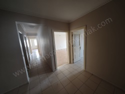 Merkez Fırat Mahallesi. Kiralık Daire 3+1 | 3. Kat | Kombi | 1 Banyo | 3 Yatak Odası