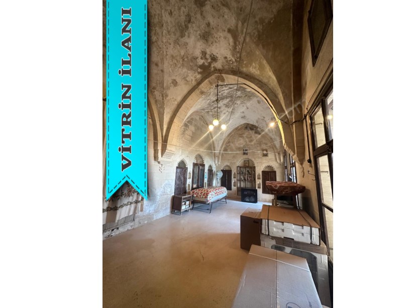 Merkezden Eski Mardinde SATILIK 2 KATLI KONAK (HAN)