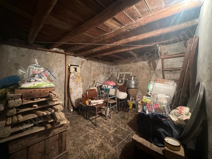 Merkezden Eski Mardinde SATILIK 2 KATLI KONAK (HAN)