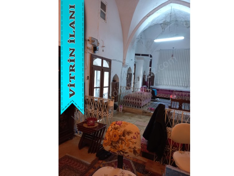 Merkezden Eski Mardinde SATILIK 2 KATLI KONAK (HAN)