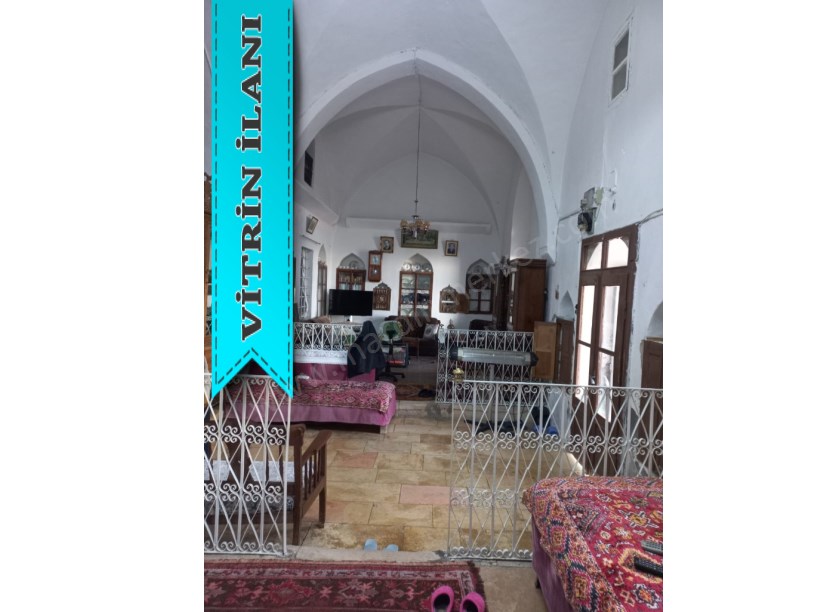 Merkezden Eski Mardinde SATILIK 2 KATLI KONAK (HAN)