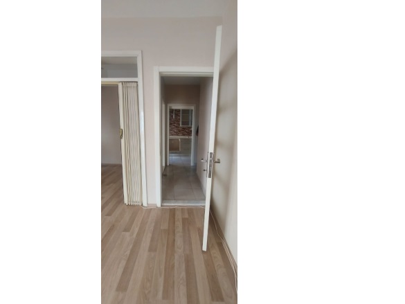 Merkez Ödemiş Satılık Daire |  2+1 Oda | 100M2 0Tl | 1. Kat | Klima | 1 Banyo | 1 Yatak Odası Resim-1