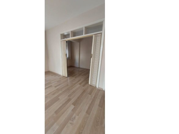 Merkez Ödemiş Satılık Daire |  2+1 Oda | 100M2 0Tl | 1. Kat | Klima | 1 Banyo | 1 Yatak Odası Resim-3