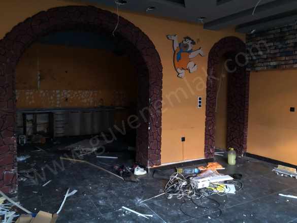 Emmioğlu Mahallesi Arasta içi Kiralık Dükkan 3 Katlı Ödemiş