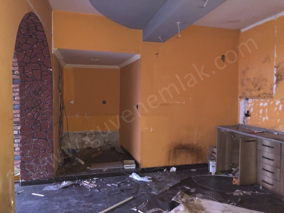 Emmioğlu Mahallesi. Ödemiş Kiralık Dükkan |  180M2 Aylık 25.000Tl | Komple Bina Resim-5