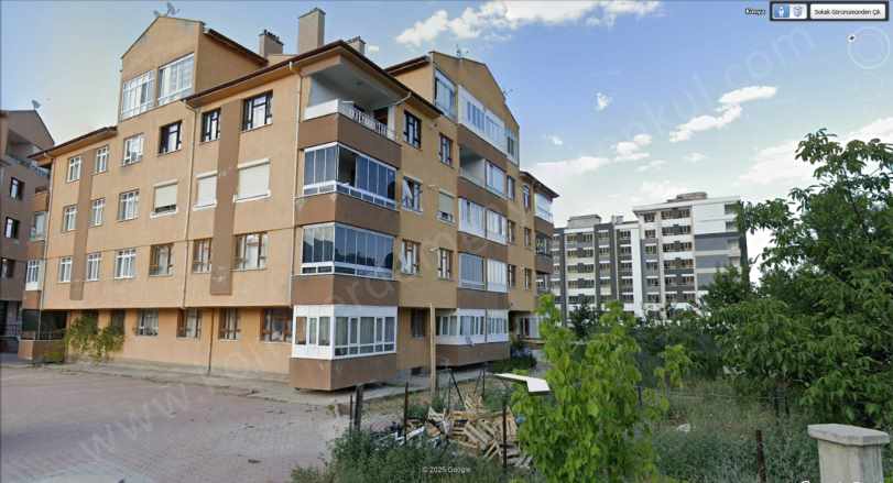 Selçukluda Kelebekler Vadisine Yakın Kiralık Daire 3+1 Yüksek Giriş Kat Selahattin Eyyübü
