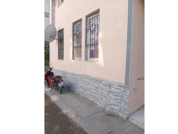 Altınova Ayvalık Satılık Daire |  3+1 Oda | 90M2 2.200.000Tl | Zemin Kat | Soba | 1 Banyo | 1 Yatak Odası Resim-1