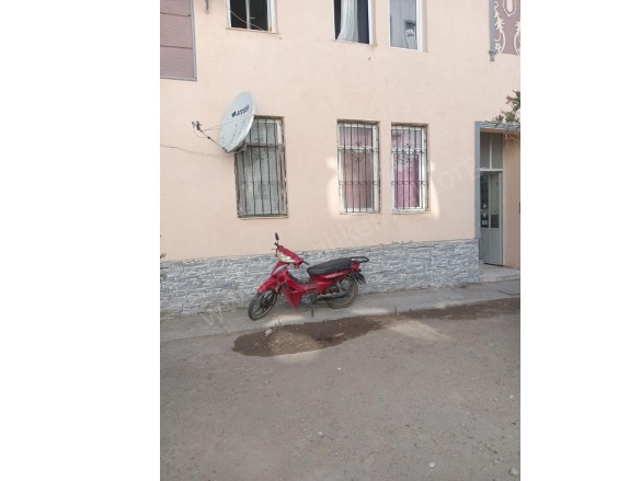 Altınova Ayvalık Satılık Daire |  3+1 Oda | 90M2 2.200.000Tl | Zemin Kat | Soba | 1 Banyo | 1 Yatak Odası Resim-2